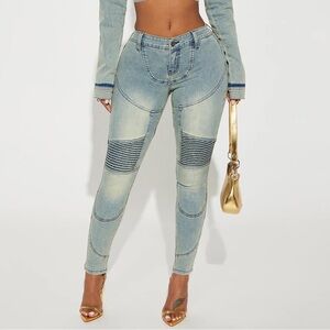 Moto Skinny Jeans - Medium Wash